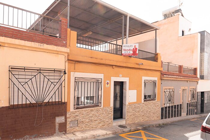 Casas en venta y pisos alquiler - 1