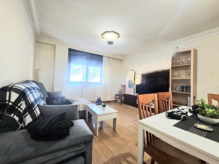 Casas en venta y pisos alquiler - 1