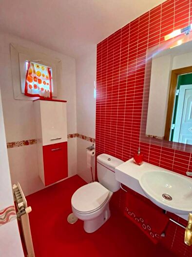 Casas en venta y pisos alquiler - 3