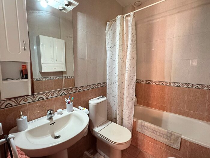 Casas en venta y pisos alquiler - 3