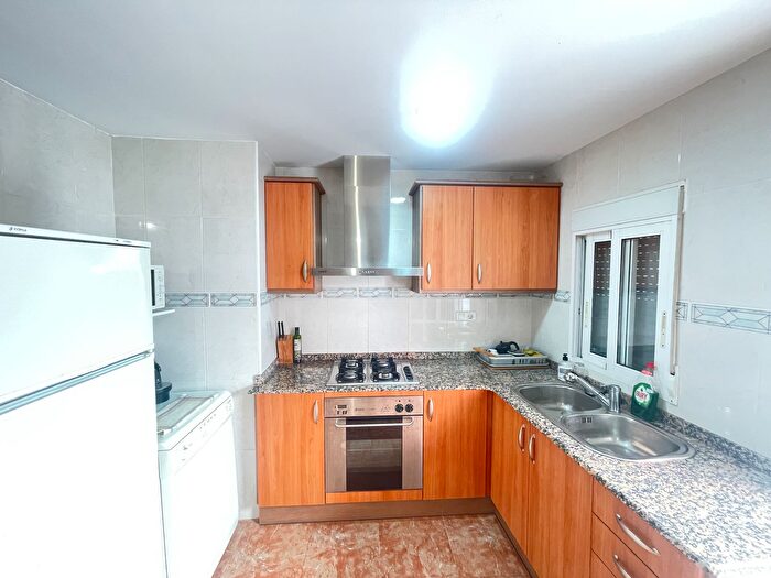 Casas en venta y pisos alquiler - 3