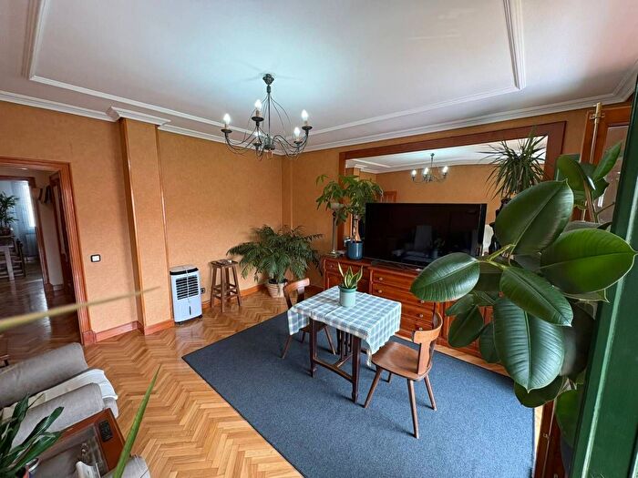Casas en venta y pisos alquiler - 2