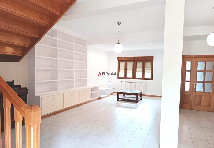 Casas en venta y pisos alquiler - 3
