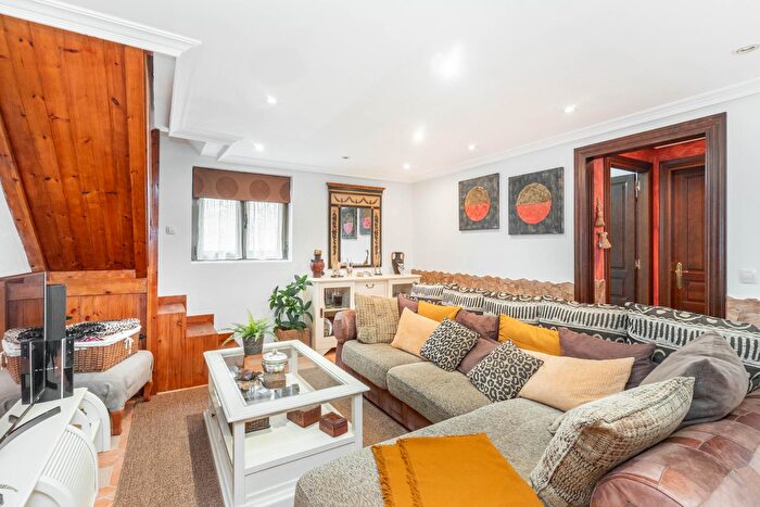 Casas en venta y pisos alquiler - 1