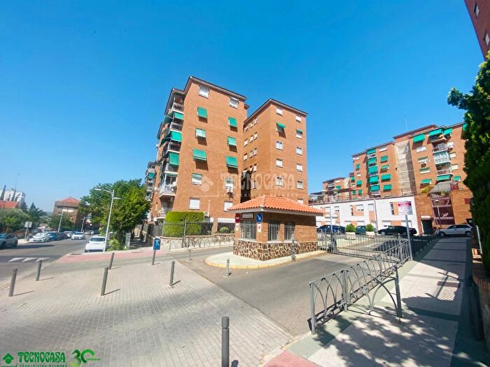 Casas en venta y pisos alquiler - 1