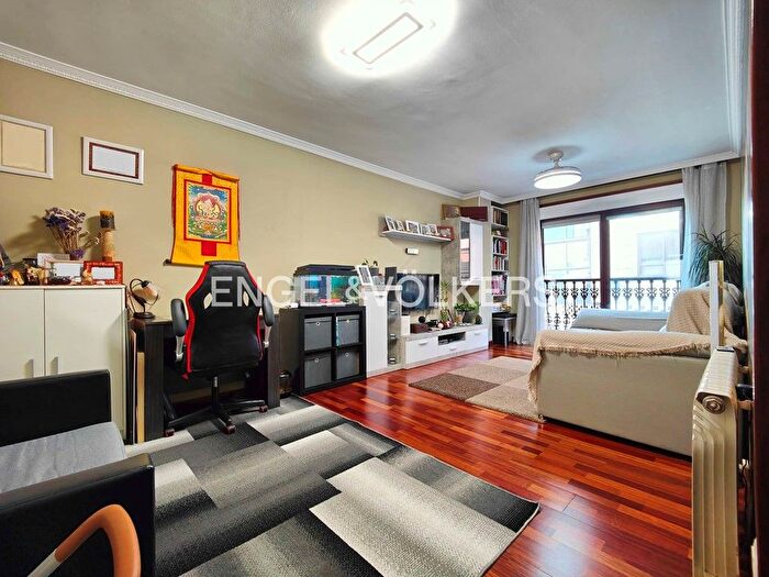 Casas en venta y pisos alquiler - 1