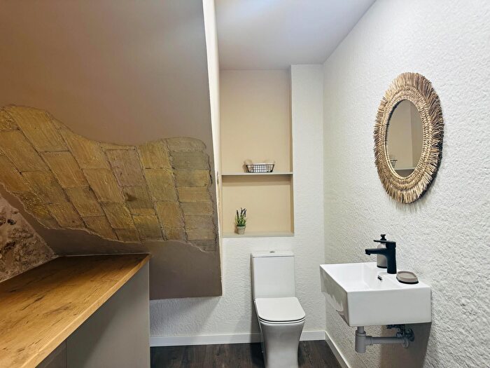 Casas en venta y pisos alquiler - 3