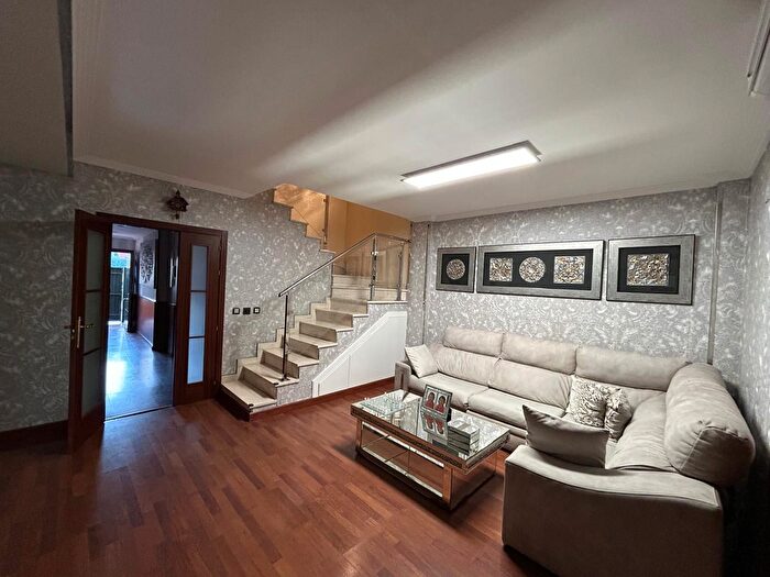 Casa en venta en Oromana, Alcalá de Guadaira de 5 habitaciones