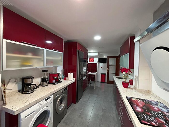 Casas en venta y pisos alquiler - 3