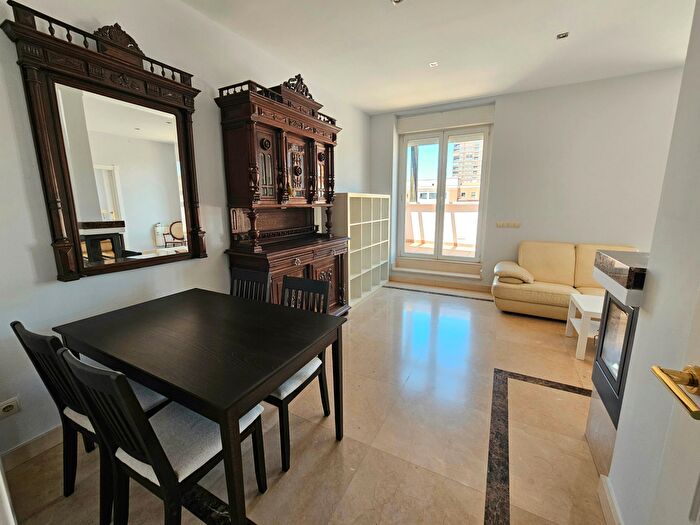 Casas en venta y pisos alquiler - 3