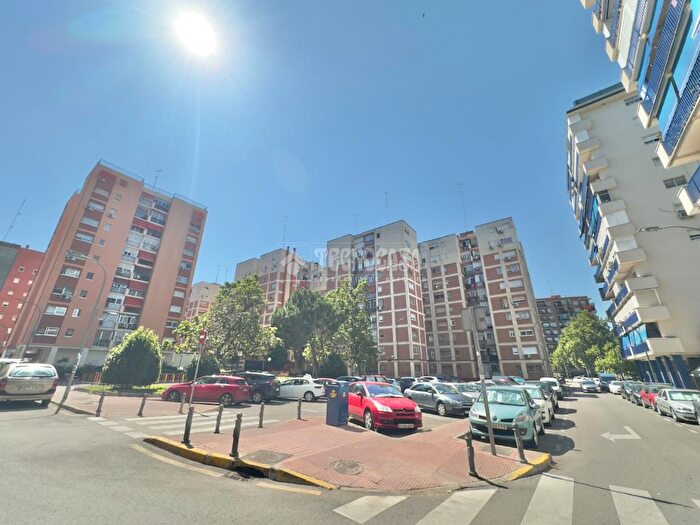 Casas en venta y pisos alquiler - 1