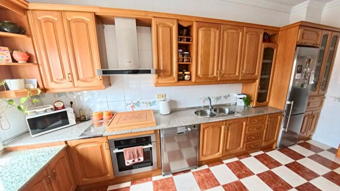 Casas en venta y pisos alquiler - 3