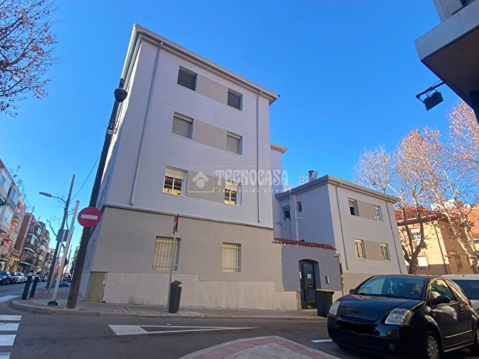 Casas en venta y pisos alquiler - 1