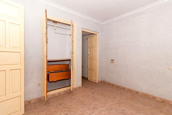 Casas en venta y pisos alquiler - 3