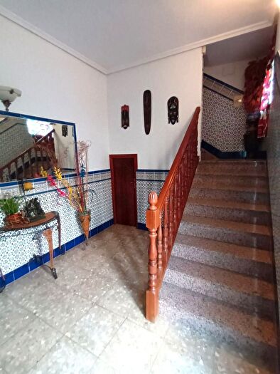 Casas en venta y pisos alquiler - 3