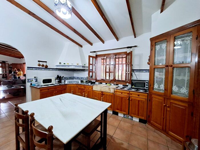 Casas en venta y pisos alquiler - 2