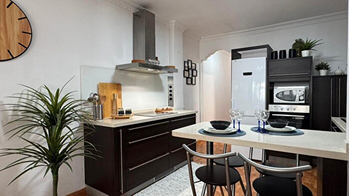 Casas en venta y pisos alquiler - 2