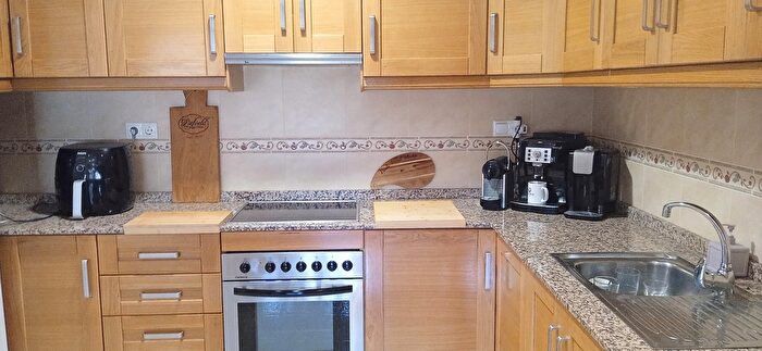 Casas en venta y pisos alquiler - 3