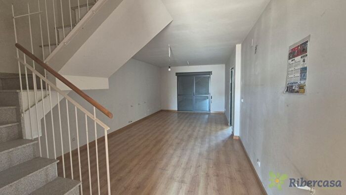 Casas en venta y pisos alquiler - 3