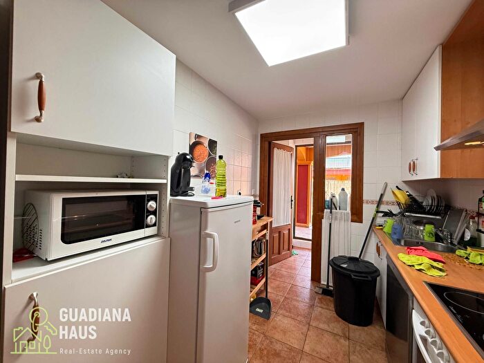 Casas en venta y pisos alquiler - 3