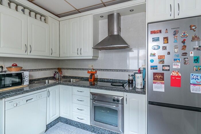 Casas en venta y pisos alquiler - 3