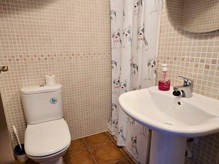 Casas en venta y pisos alquiler - 3
