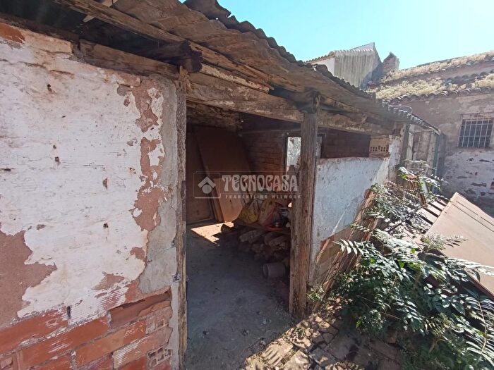Casas en venta y pisos alquiler - 2