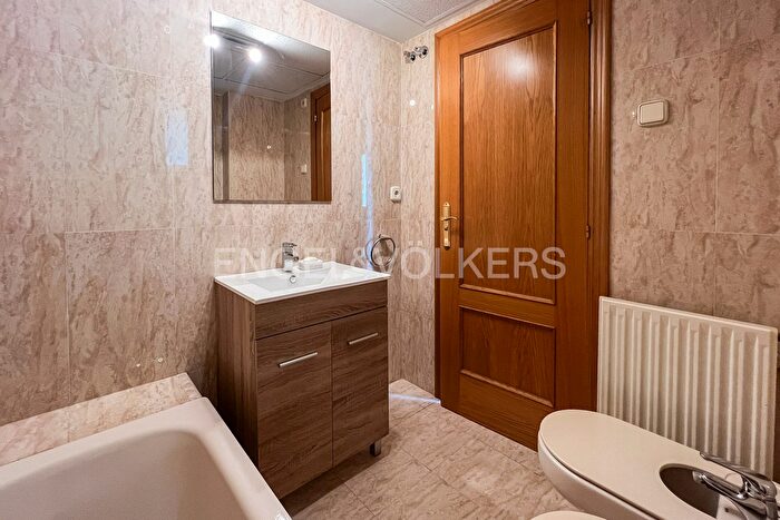 Casas en venta y pisos alquiler - 3