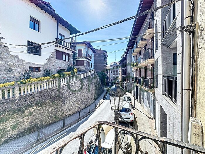 Casas en venta y pisos alquiler - 1