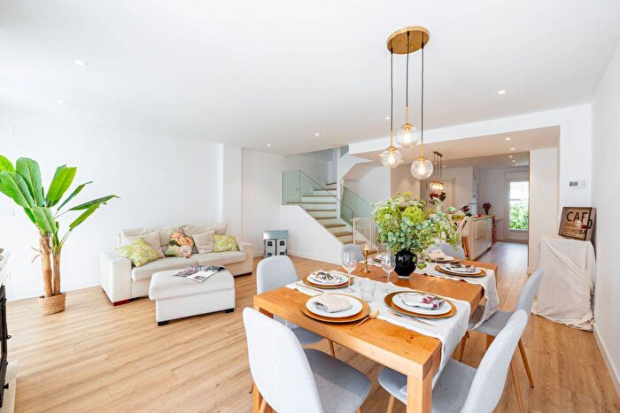 Casas en venta y pisos alquiler - 3