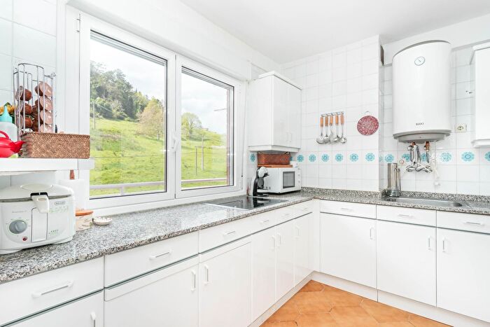 Casas en venta y pisos alquiler - 3