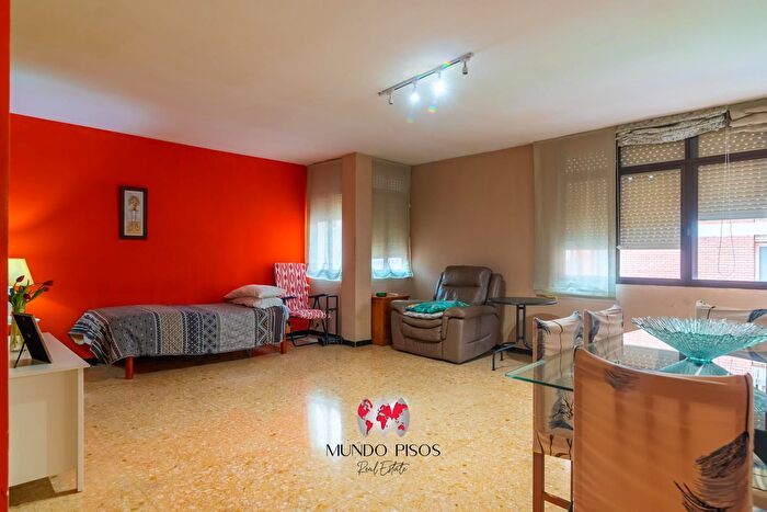 Casas en venta y pisos alquiler - 3