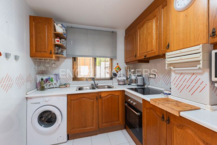 Casas en venta y pisos alquiler - 2