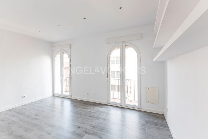 Casas en venta y pisos alquiler - 1