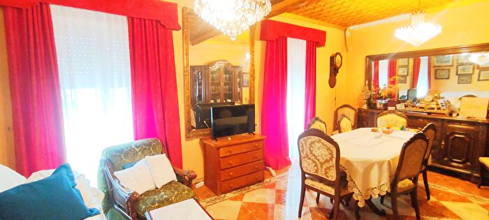 Casas en venta y pisos alquiler - 2