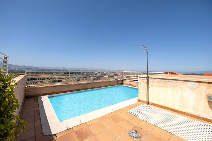 Casa en venta en Genil, Camino de los Neveros Serrallo de 4 habitaciones