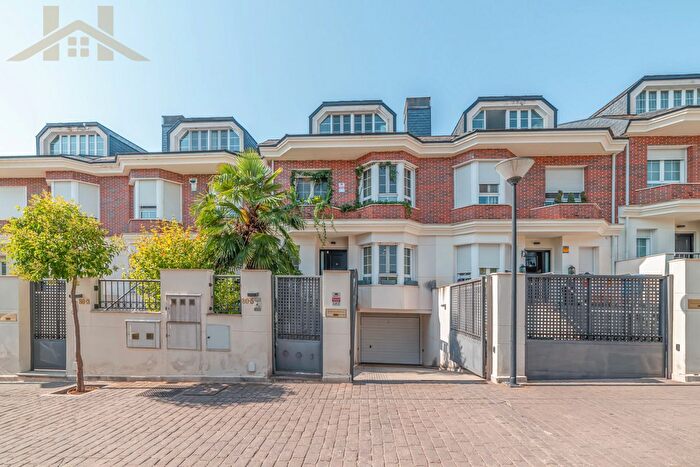 Casas en venta y pisos alquiler - 1