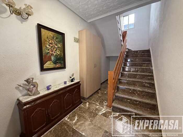 Casas en venta y pisos alquiler - 1