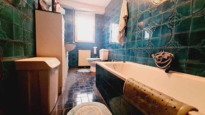 Casas en venta y pisos alquiler - 3