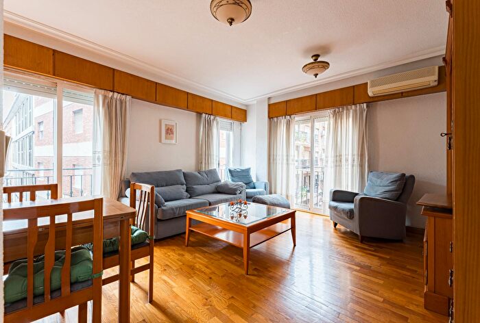 Casas en venta y pisos alquiler - 1