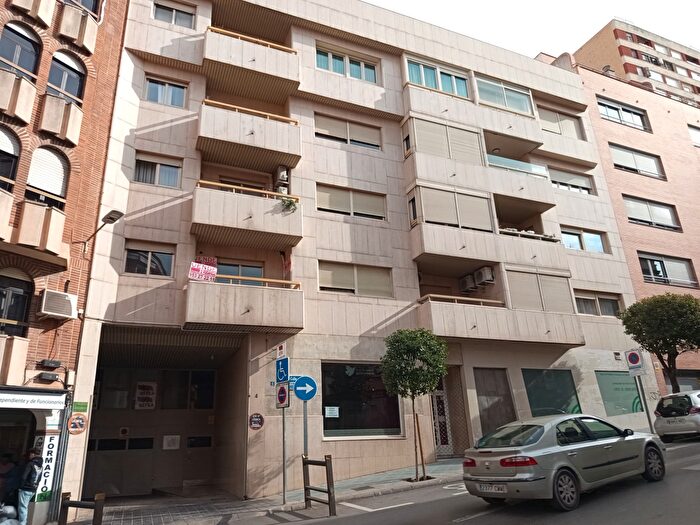 Casas en venta y pisos alquiler - 1
