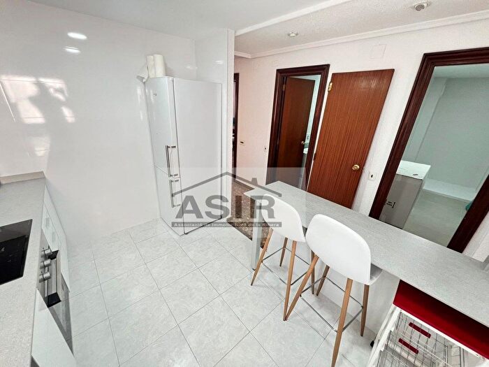 Casas en venta y pisos alquiler - 3