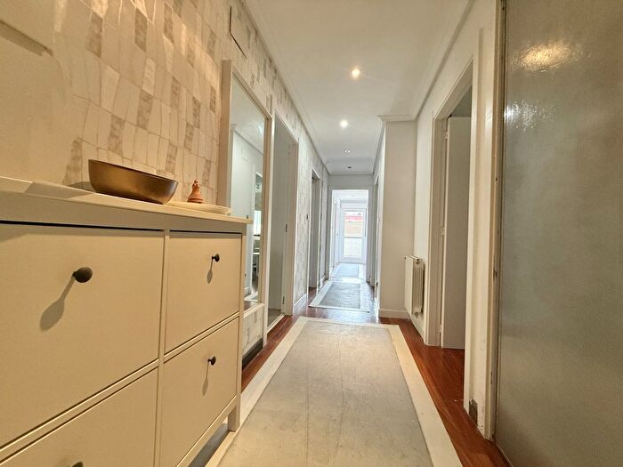 Casas en venta y pisos alquiler - 3