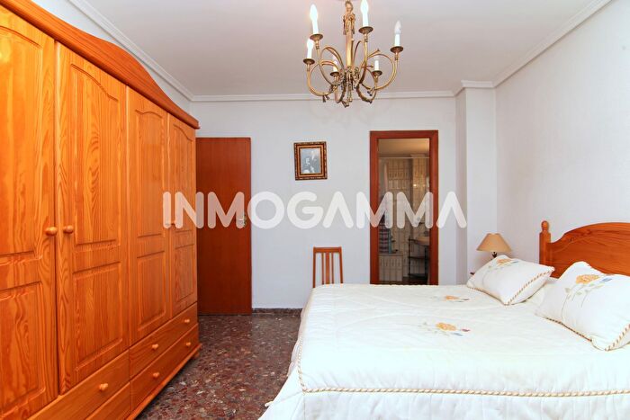 Casas en venta y pisos alquiler - 3