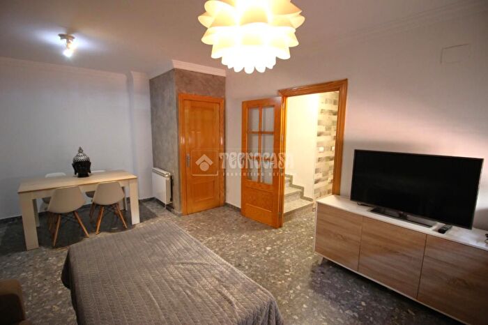 Casas en venta y pisos alquiler - 1