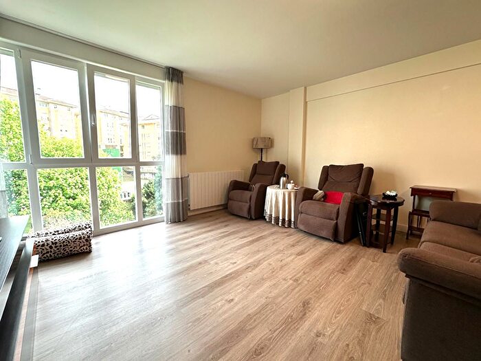 Casas en venta y pisos alquiler - 2