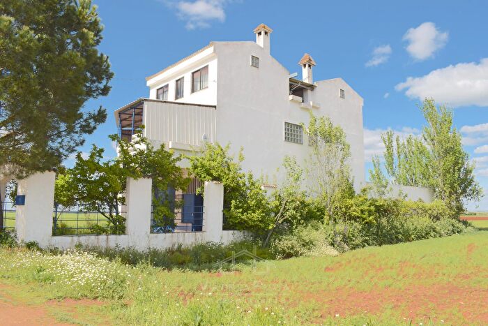 Casa en venta en Castellanos de Villiquera, Salamanca de 6 habitaciones