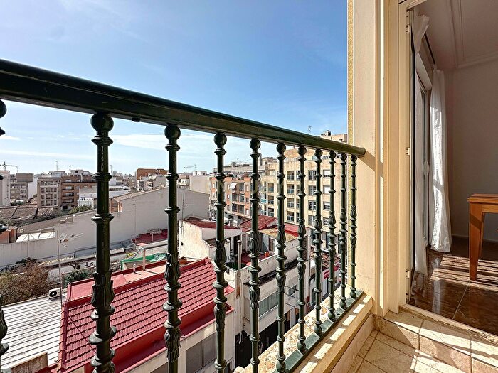 Casas en venta y pisos alquiler - 3