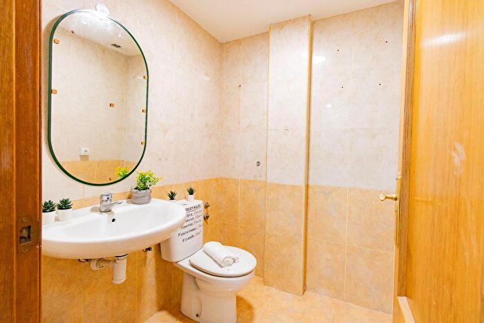 Casas en venta y pisos alquiler - 3