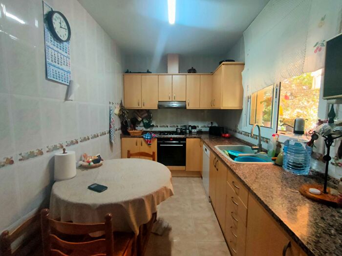 Casas en venta y pisos alquiler - 3